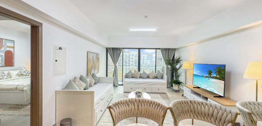 Perspective view opulent apartment for 4 Person