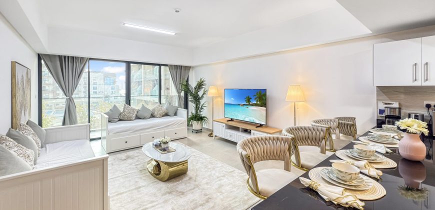 Perspective view opulent apartment for 4 Person