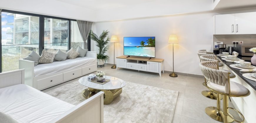 Perspective view opulent apartment for 4 Person